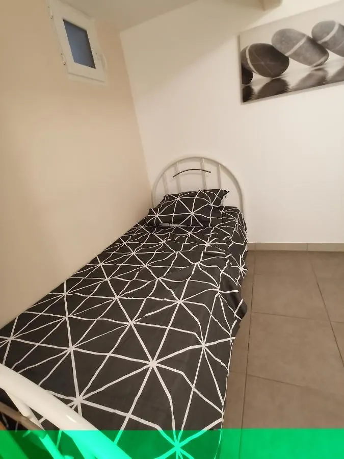 ツーロンT2 Grande Terrasse Comme Une Maison 8 Min Des Plagesアパートメント アパート ツーロン