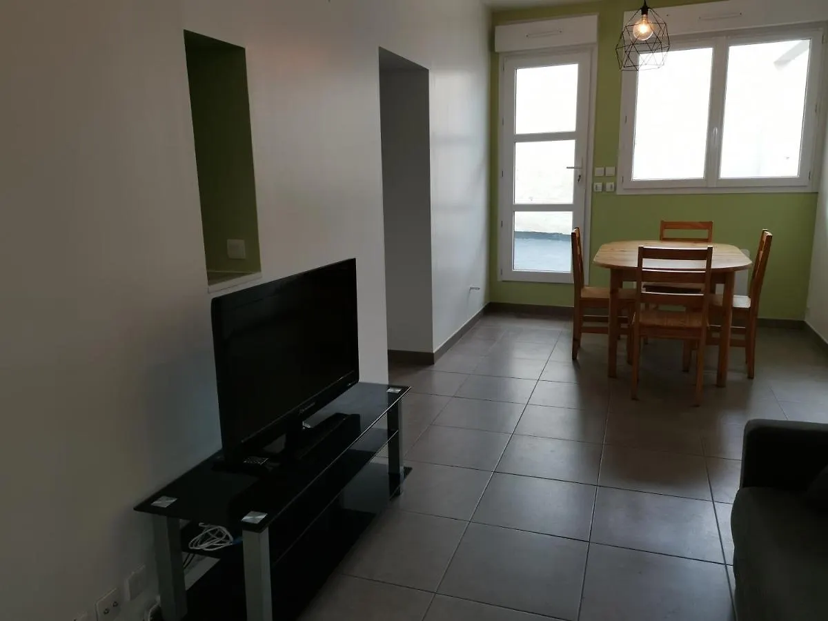 Appartement T2 grande terrasse comme une maison 8 min des plages à Toulon 0*,