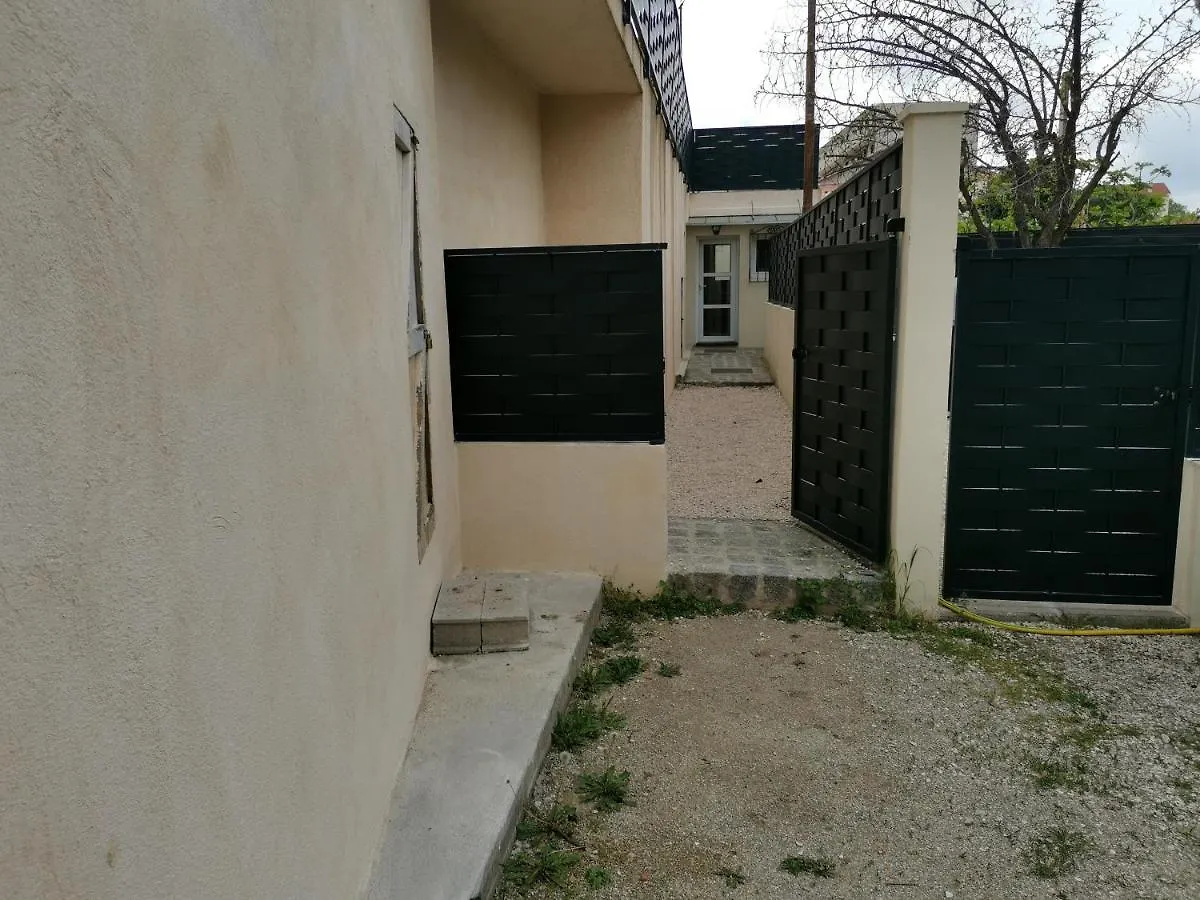 Appartement T2 grande terrasse comme une maison 8 min des plages à Toulon