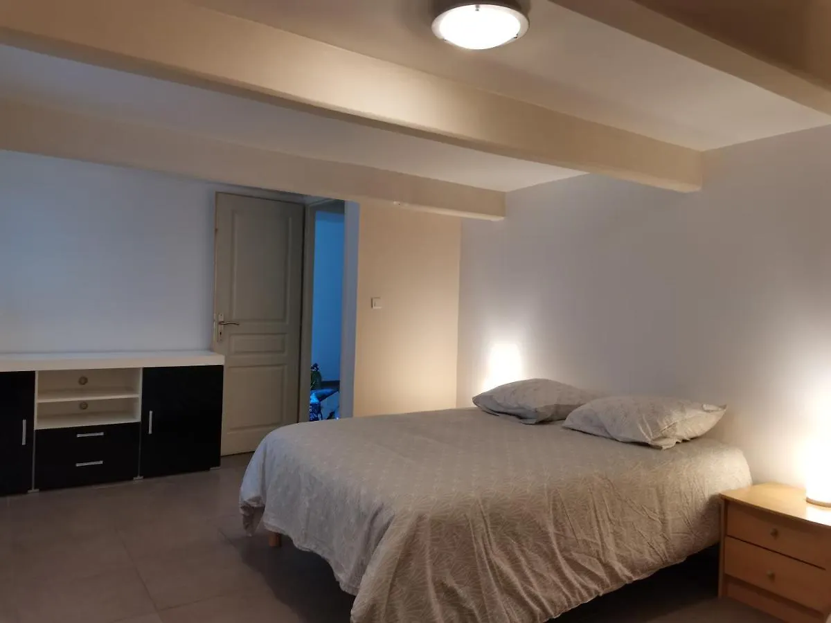 Appartement T2 grande terrasse comme une maison 8 min des plages à Toulon 0*,  France