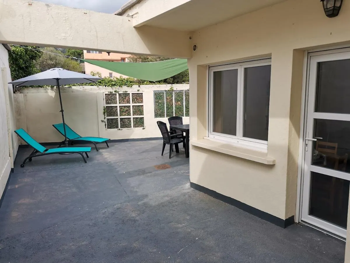 Appartement T2 grande terrasse comme une maison 8 min des plages à Toulon